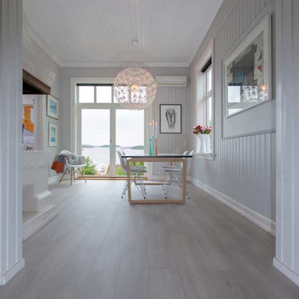 Original Pine Silver Laminate Floor – 1600-4211