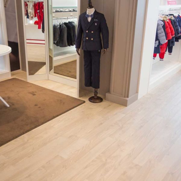 Original White Oak Laminate Floor – str_WD644512